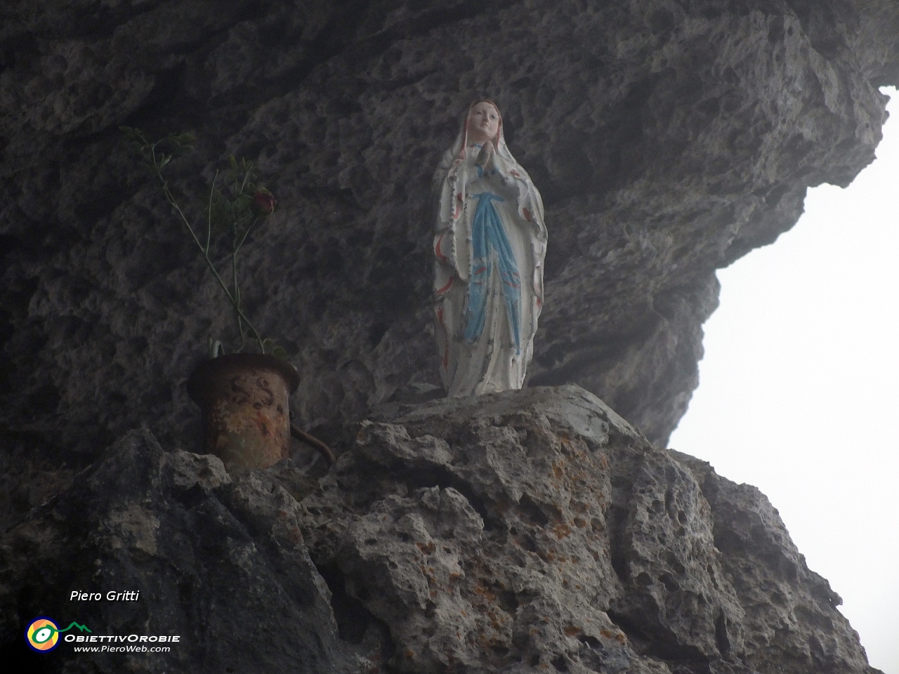 21 Madonnina sulla roccia .JPG